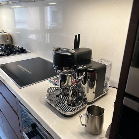 Private 1 Bed Accom With Bathroom In A 3 Bed Apartment - Melb Cbd, Regency Towers - Free Parking, Wifi And Pool Melbourne Buitenkant foto