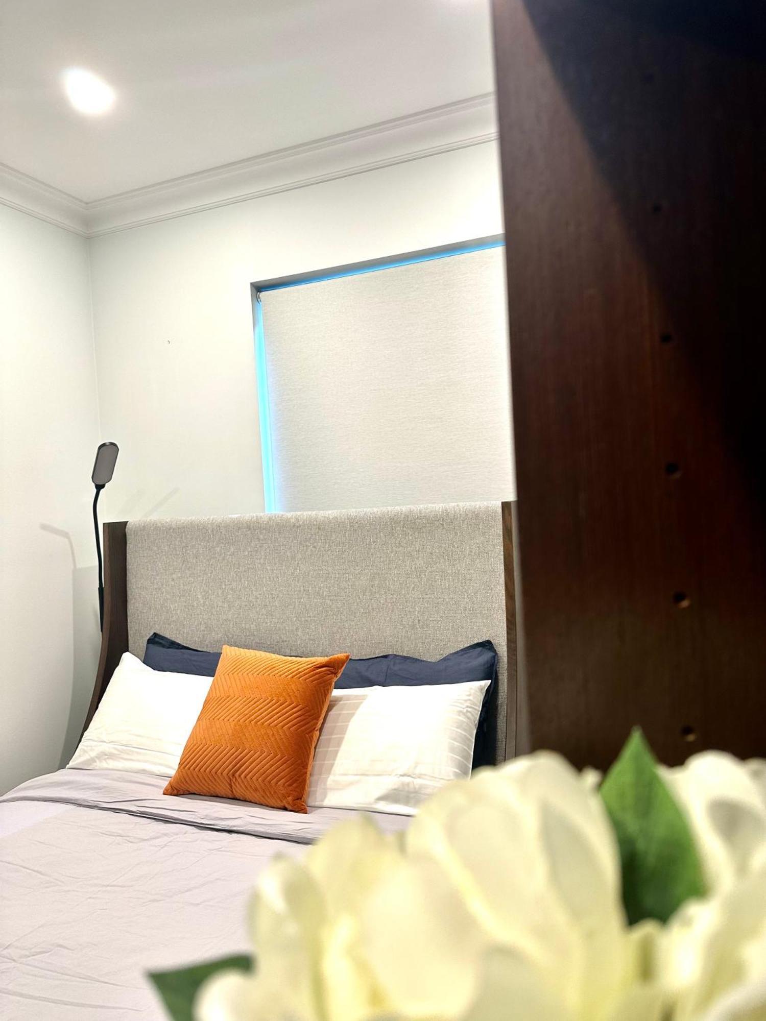 Private 1 Bed Accom With Bathroom In A 3 Bed Apartment - Melb Cbd, Regency Towers - Free Parking, Wifi And Pool Melbourne Buitenkant foto