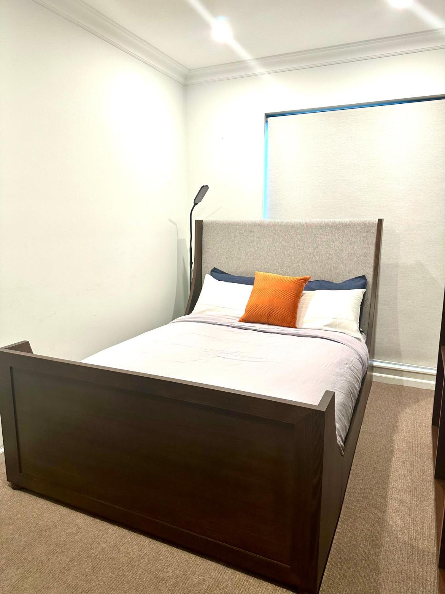 Private 1 Bed Accom With Bathroom In A 3 Bed Apartment - Melb Cbd, Regency Towers - Free Parking, Wifi And Pool Melbourne Buitenkant foto