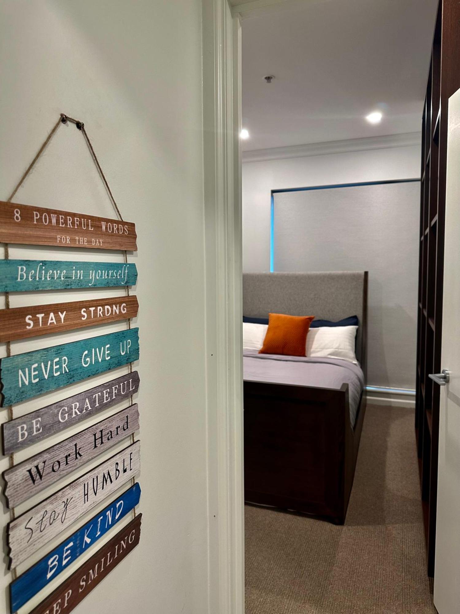 Private 1 Bed Accom With Bathroom In A 3 Bed Apartment - Melb Cbd, Regency Towers - Free Parking, Wifi And Pool Melbourne Buitenkant foto